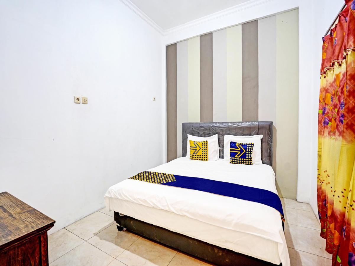 Oyo 90943 Mochi 88 Homestay Probolinggo Eksteriør billede