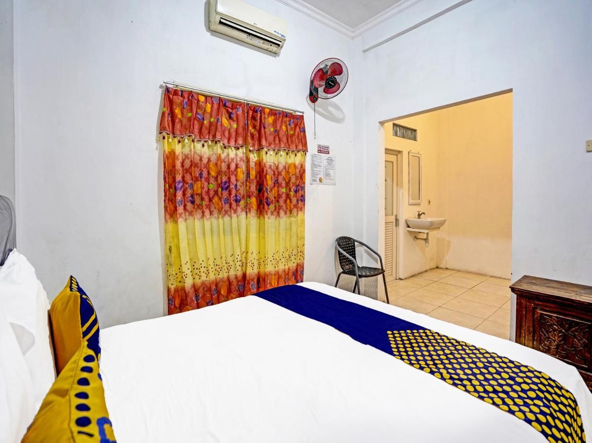 Oyo 90943 Mochi 88 Homestay Probolinggo Eksteriør billede