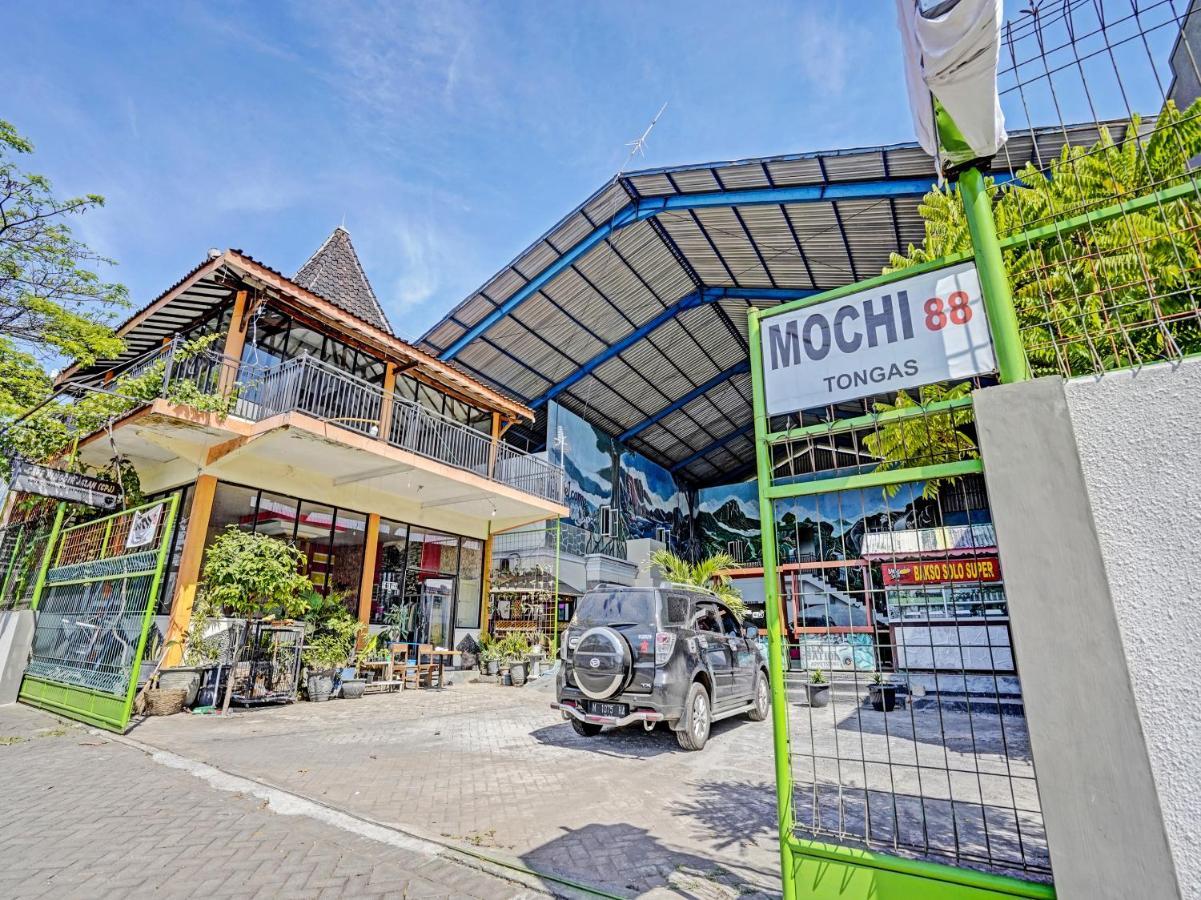 Oyo 90943 Mochi 88 Homestay Probolinggo Eksteriør billede