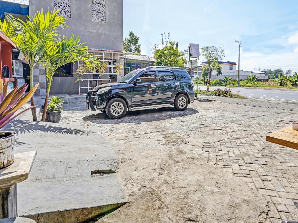 Oyo 90943 Mochi 88 Homestay Probolinggo Eksteriør billede
